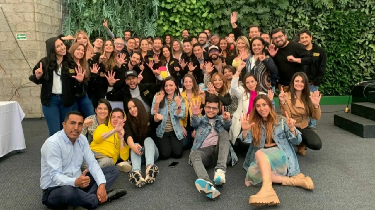¡Tremenda fiesta! La Kalle, ‘la mandamás’ celebra su sexto aniversario