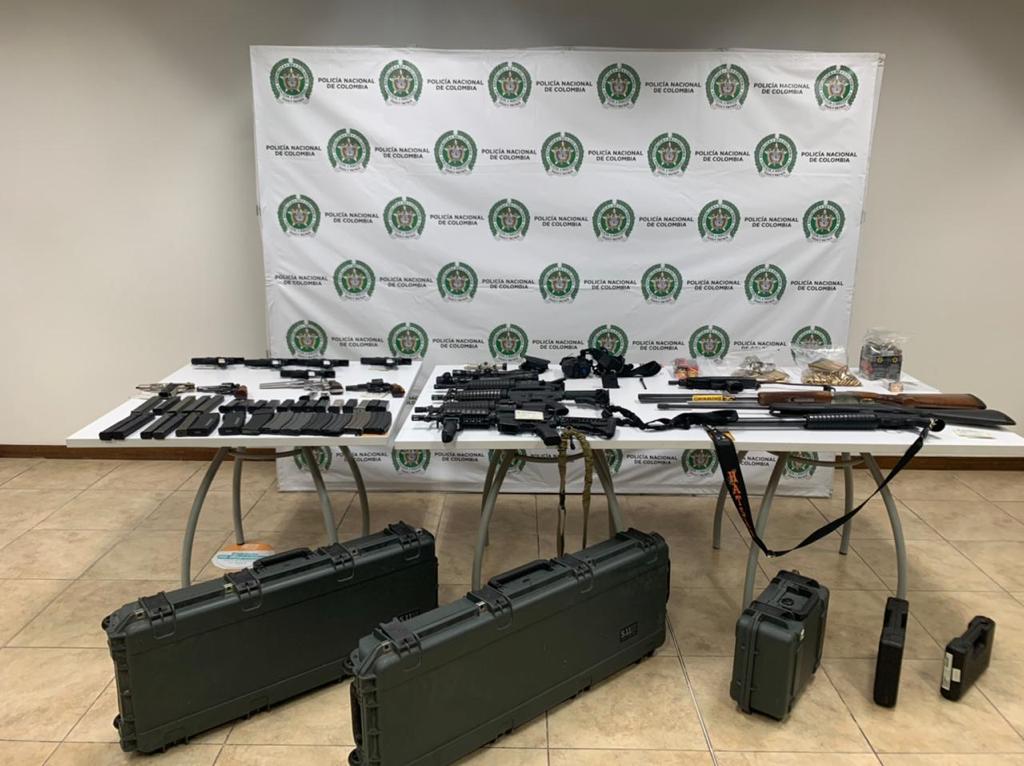 Armamento registrado en la mansión de alias "Fálcon"