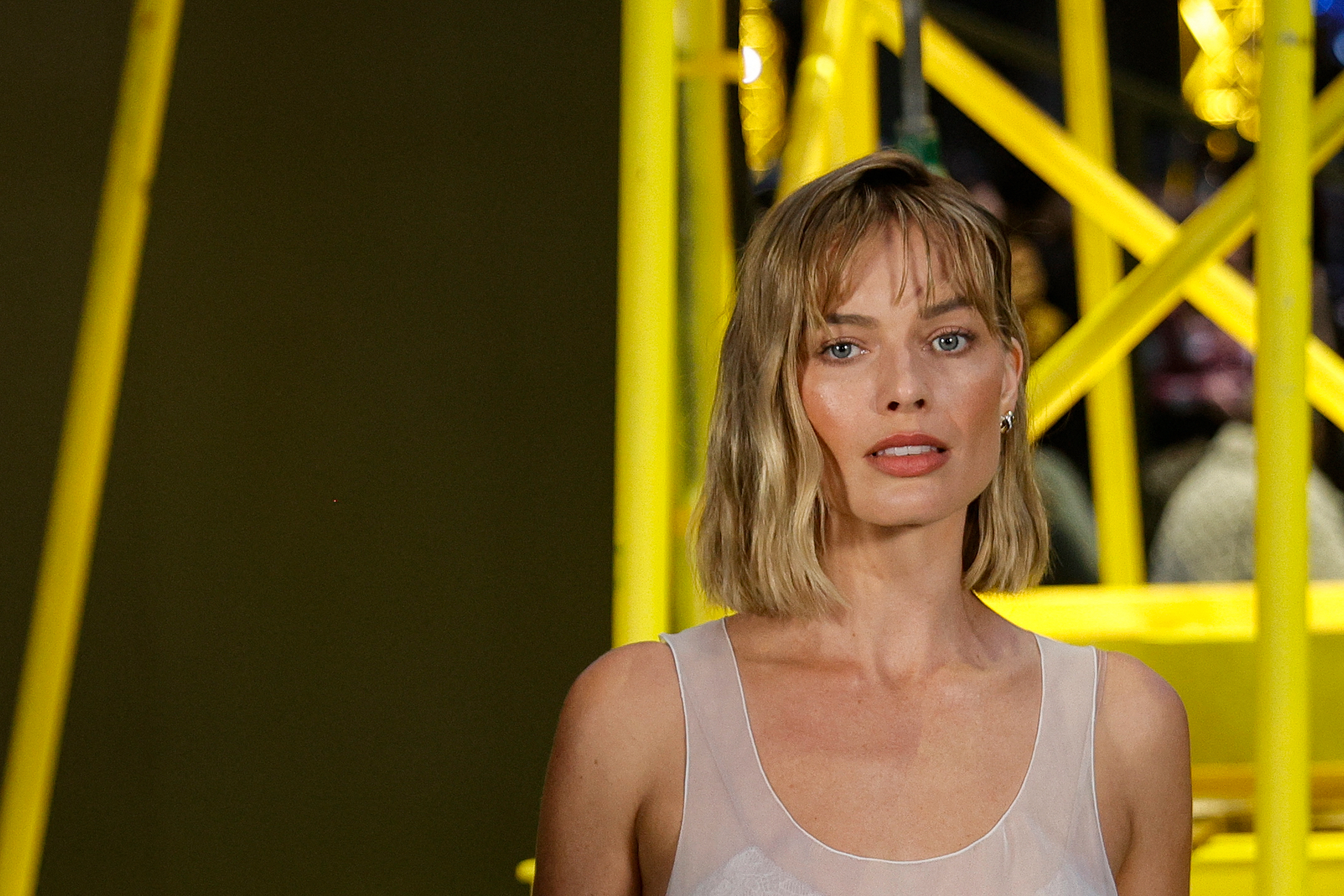 La actriz australiana Margot Robbie posa durante un photocall a su llegada para asistir al desfile de la colección prêt-à-porter femenina otoño/invierno 2026-2027 de Chanel, en el marco de la Semana de la Moda Femenina de París, en París, el 9 de marzo de 2026.