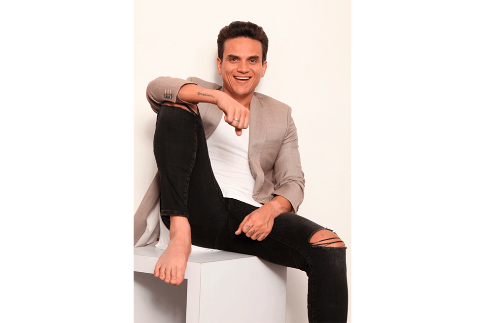 Yeison Jiménez, Silvestre Dangond, Karol G, Shakira y 3 famosos más con avión