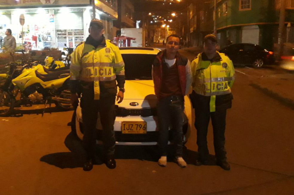 Ladrón robó un carro con menores de edad en su interior en Bogotá