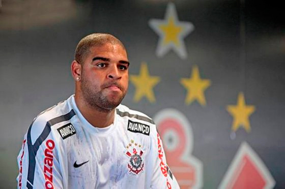 Denuncian a Adriano por herir a una mujer con un disparo accidental
