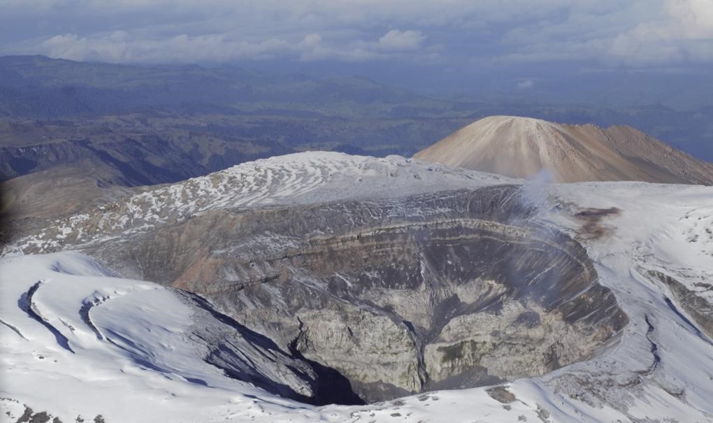 Municipios en riesgo por el Nevado del Ruiz tendrán cuatro emisoras de emergencia