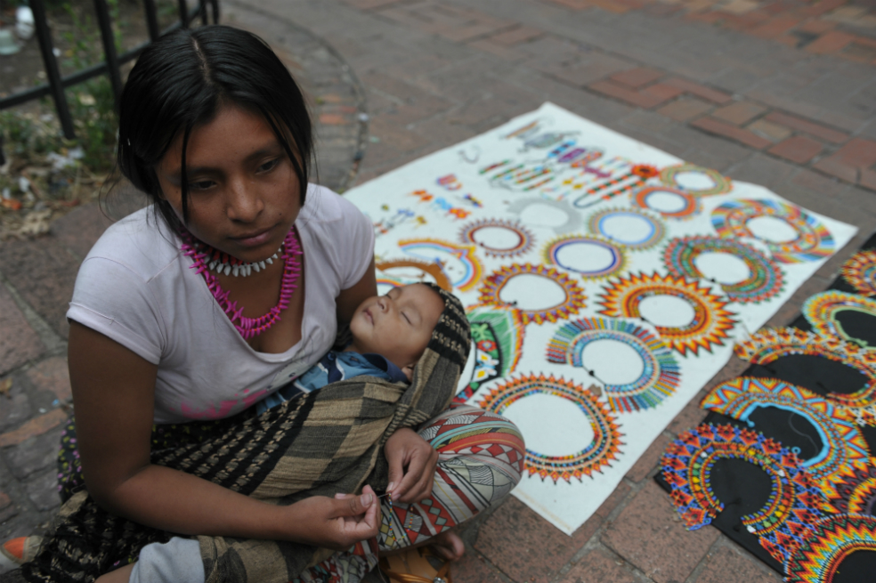 La miseria de los indígenas desplazados en Bogotá