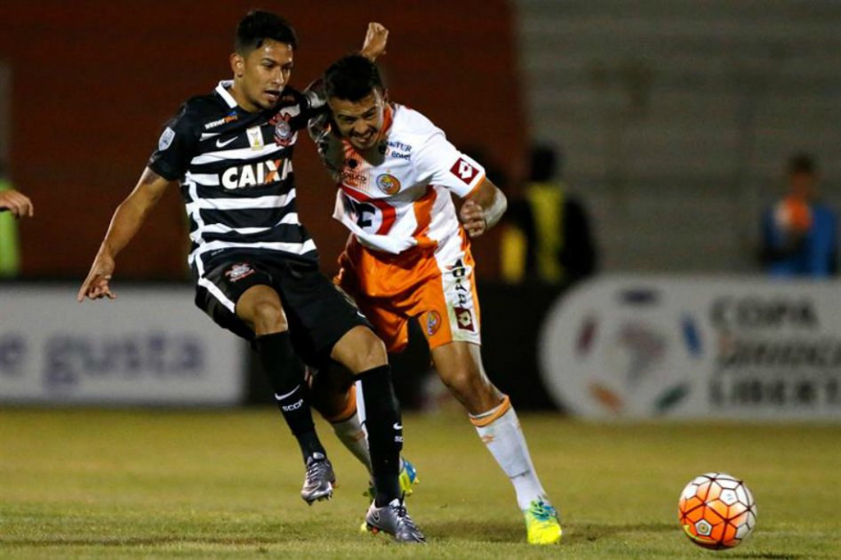 Corinthians debutó en Copa Libertadores con victoria sobre Cobresal