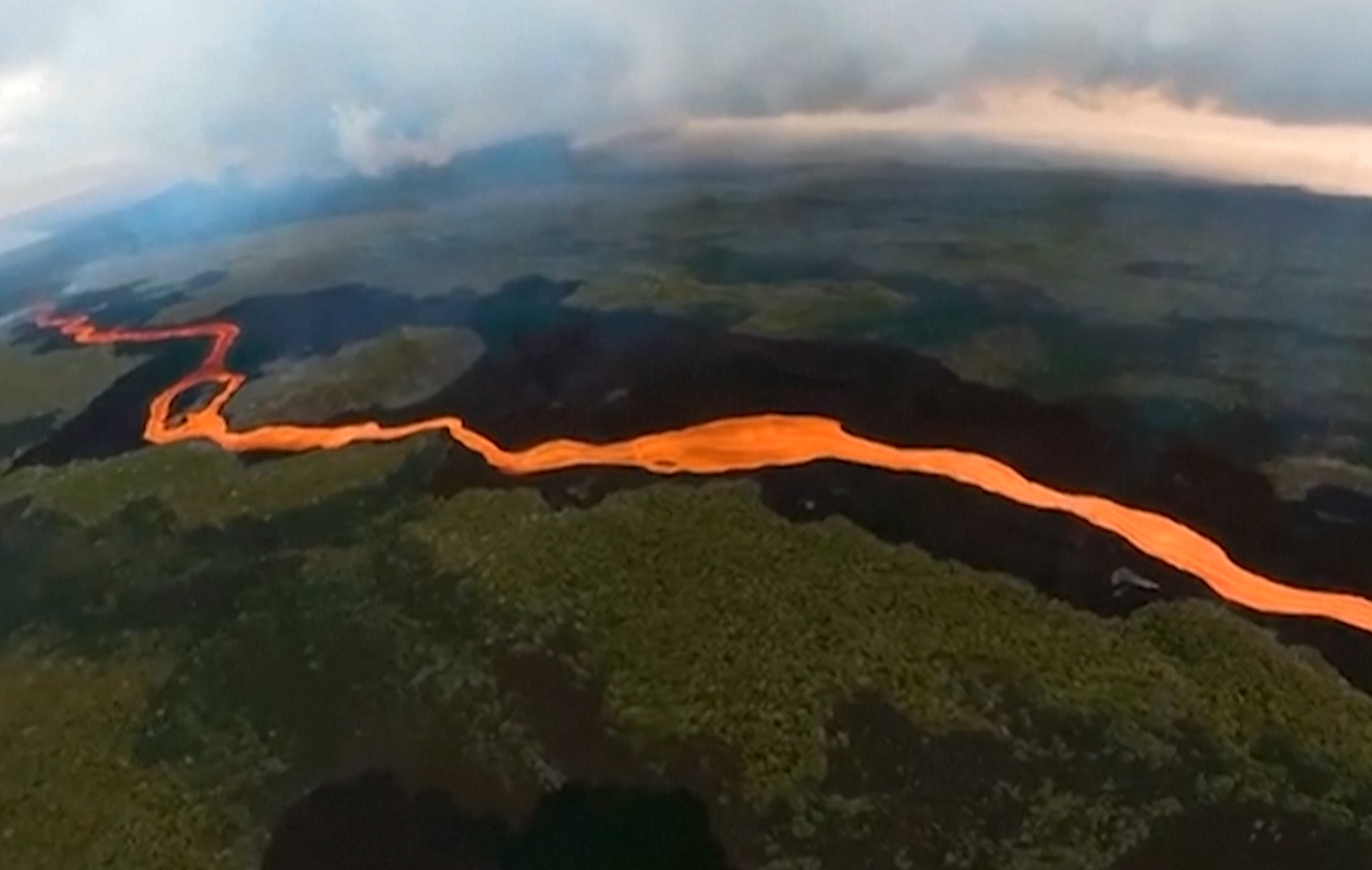 Así se ve el río de lava tras la erupción del volcán Wolf   en Galápagos