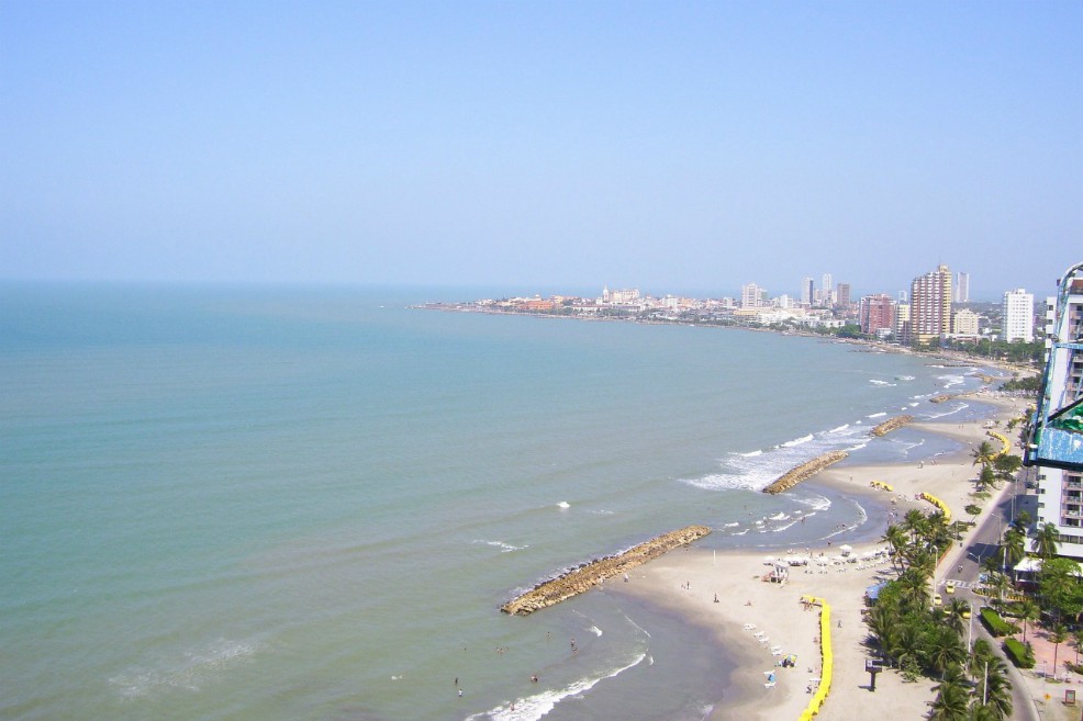 Cientos de personas se movilizaron exigiéndole al alcalde William Dau que socialice los impactos económicos por las obras que se estarán adelantando en la costa de Bocagrande.