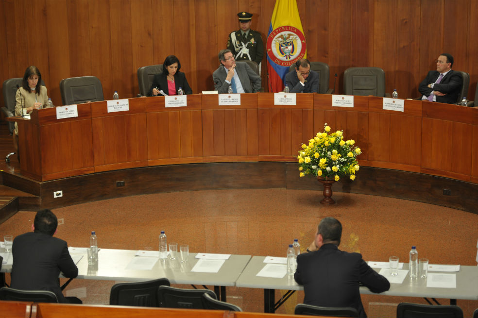 Los uribistas que buscan tumbar sus condenas