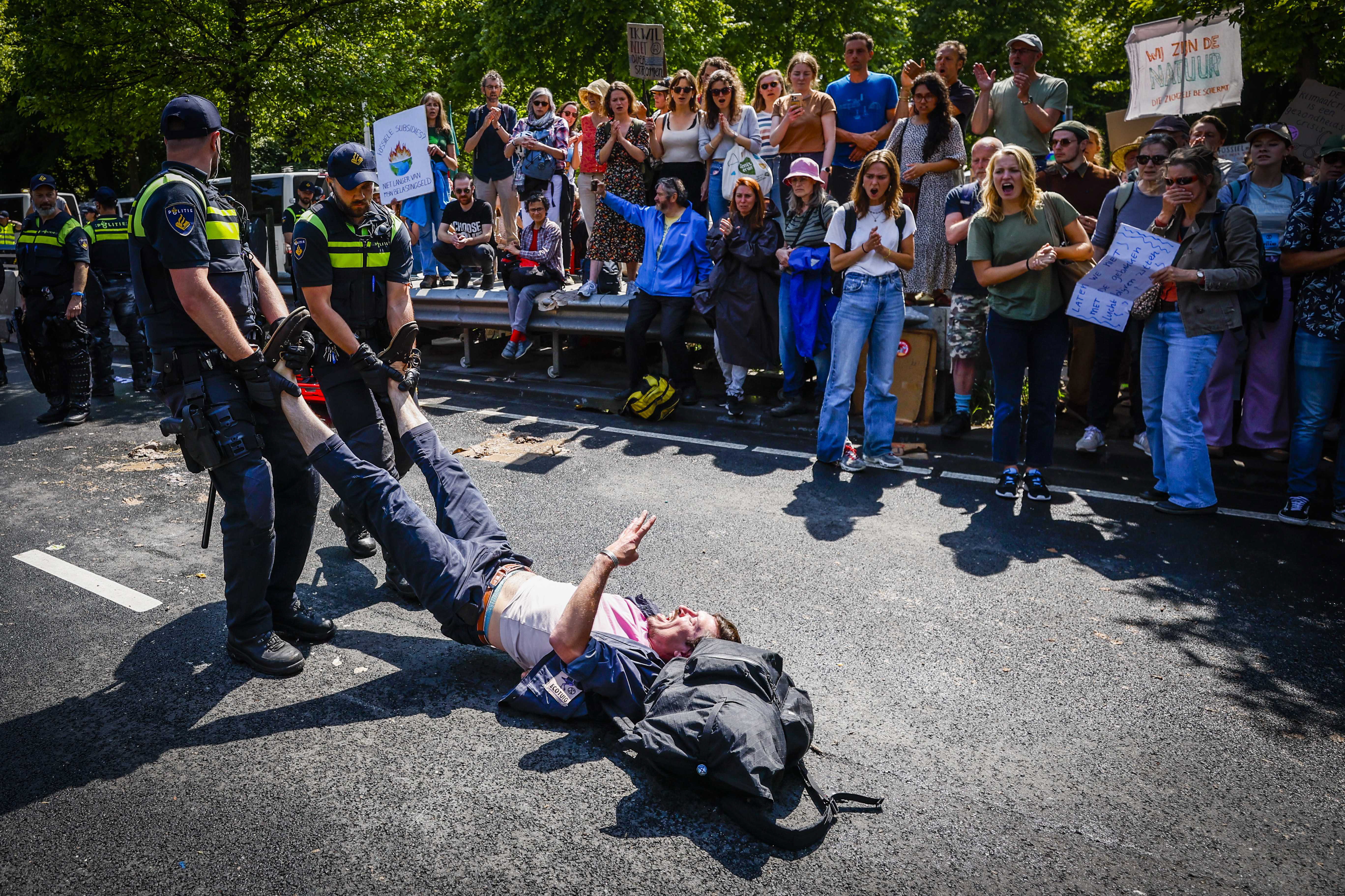 Protesta ecologista en Países Bajos deja de 1.500 detenidos