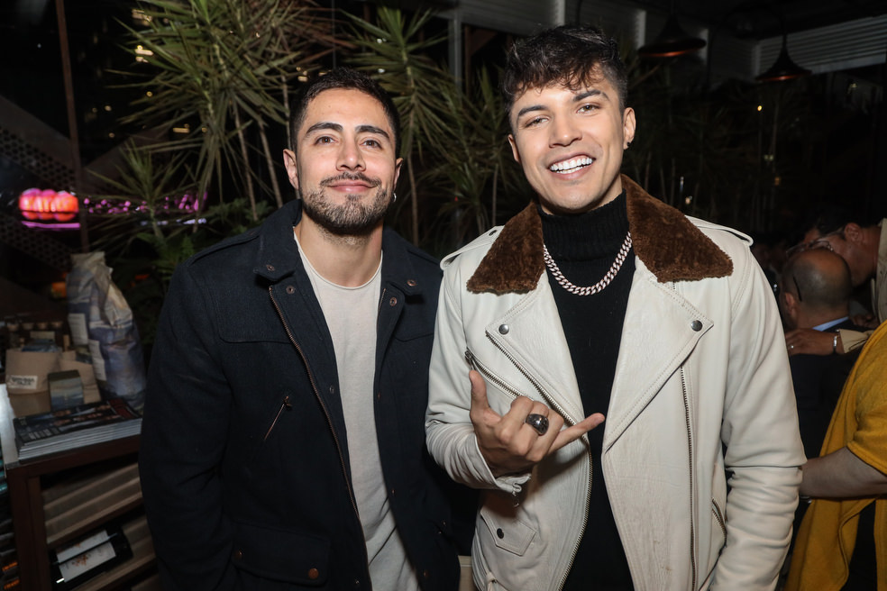 Nik Salazar y Dennis Fernando Bruma & Taza
