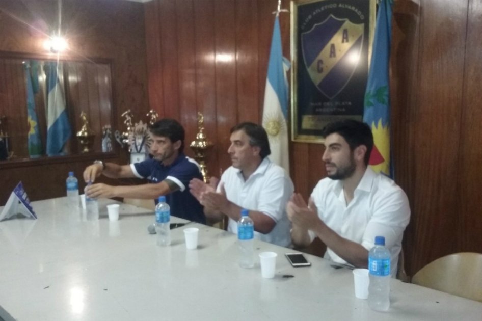 Presentación de Gustavo Noto como nuevo técnico del Club Atlético Alvarado. / @ClubAlvaOficial