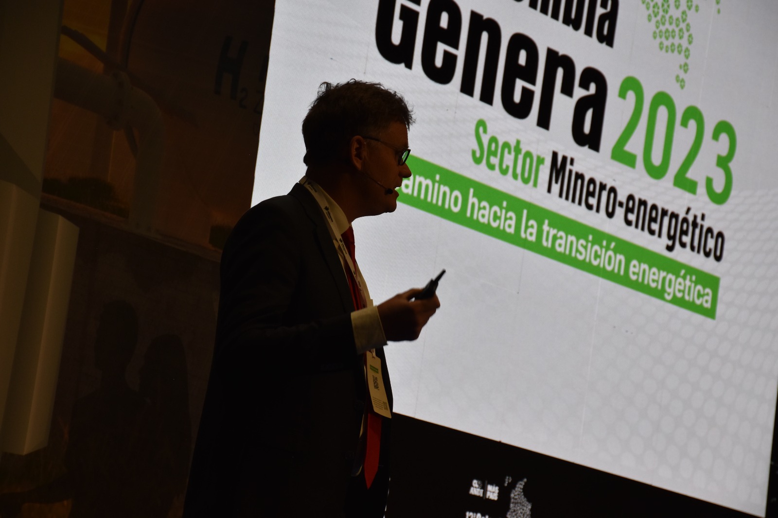 Siguen las apuestas en combustibles fósiles a la par de la transición energética