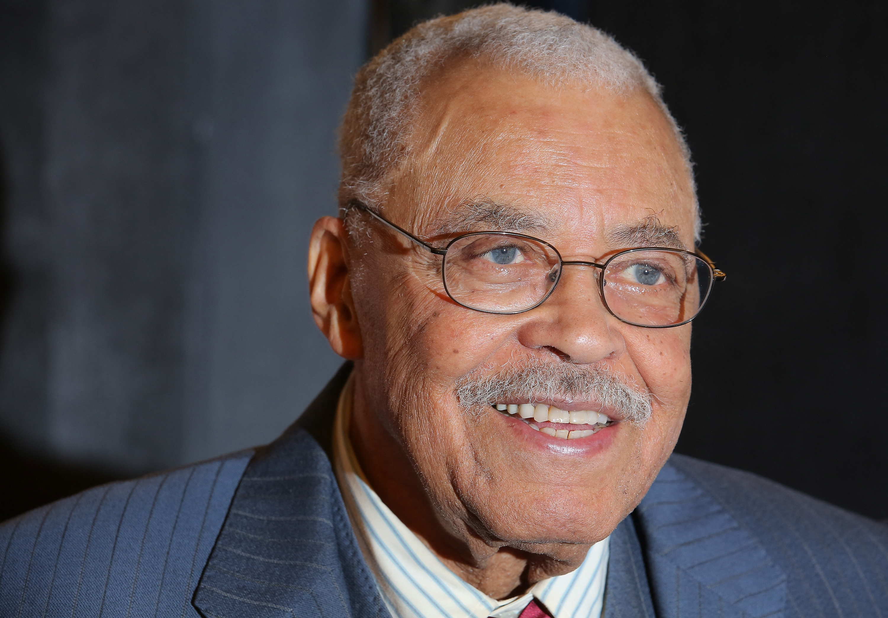 Falleció el actor James Earl Jones, la voz de Darth Vader de “Star Wars”