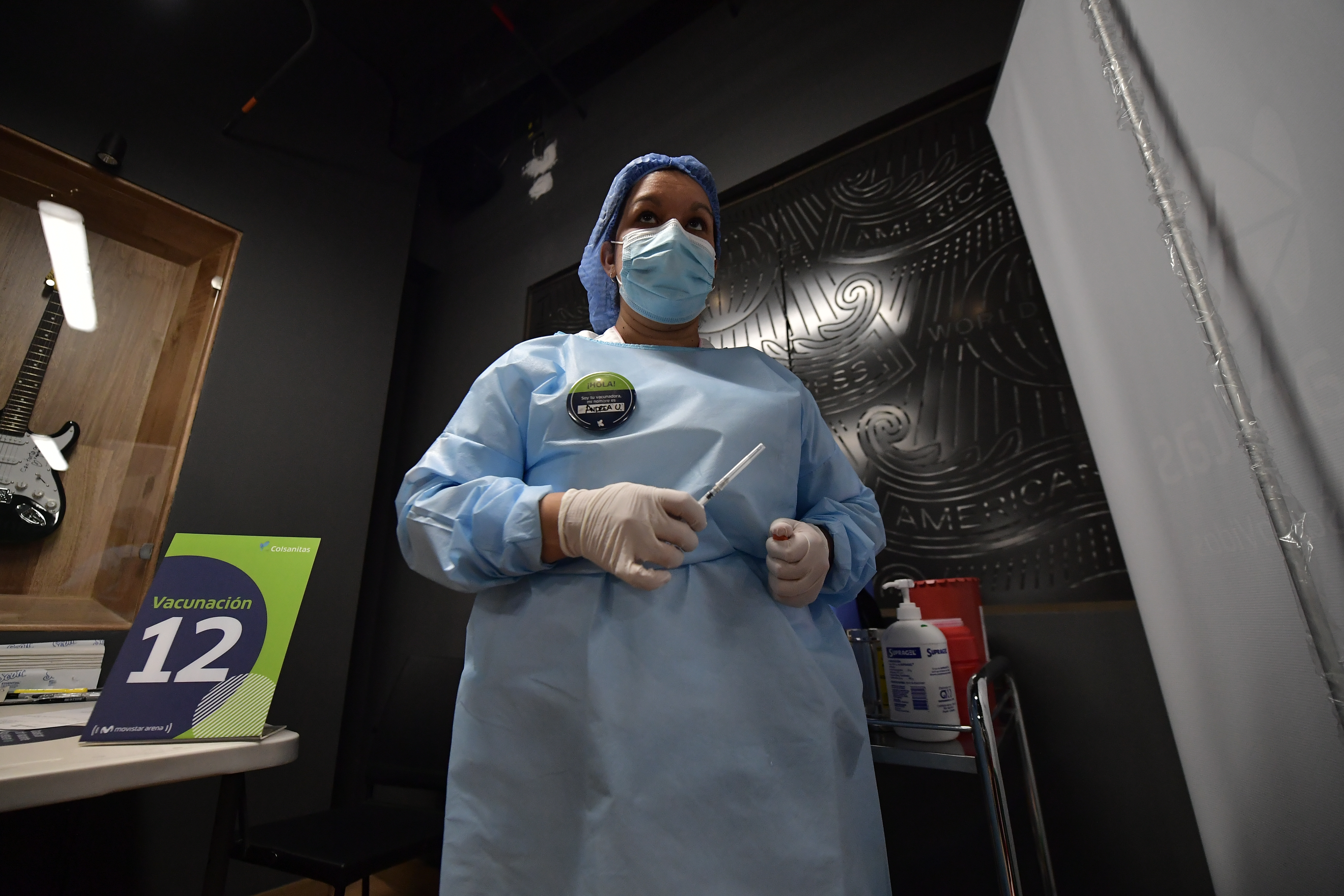 Jornada de vacunación de personas mayores contra el Covid19 en varios puntos de Bogotá con la dosis de Pfizer