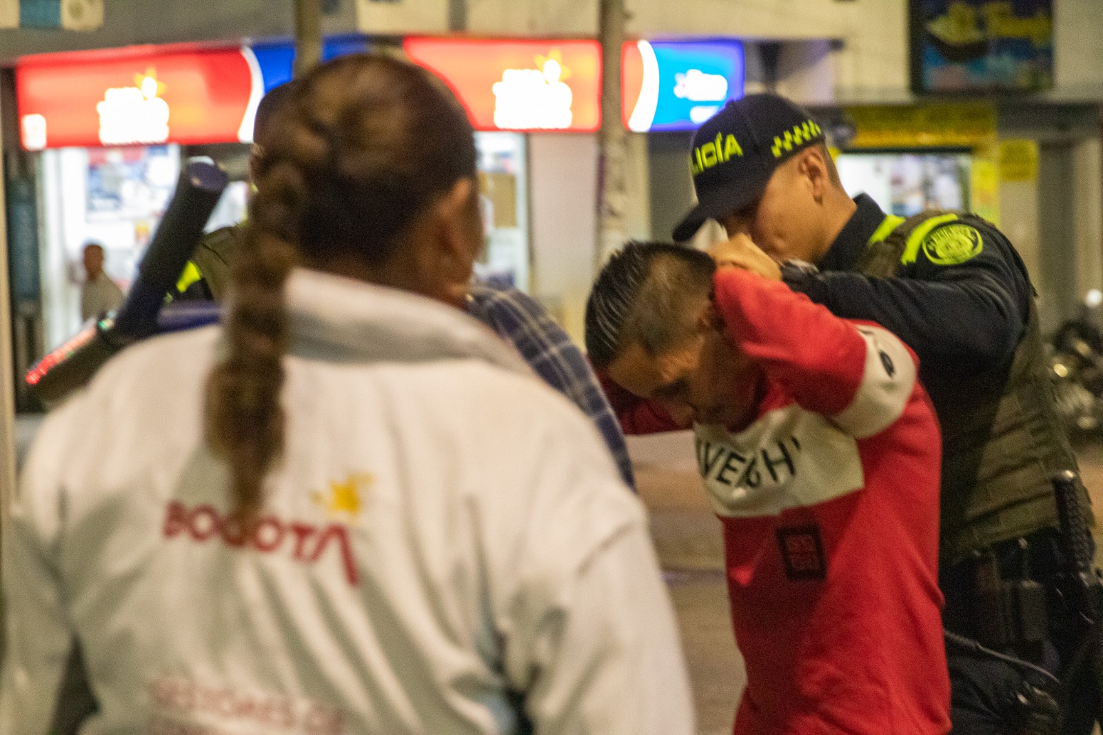 Restricción horaria en bares se mantiene hasta agosto en otra movida por la seguridad