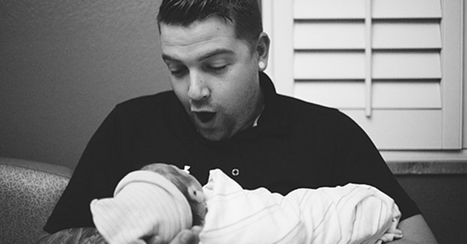 La felicidad de un papá al ver a su hijo por primera vez