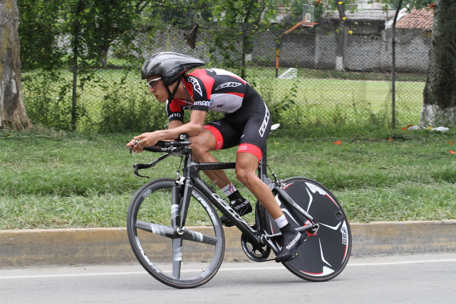 El ciclista colombiano Jonathan Millán.