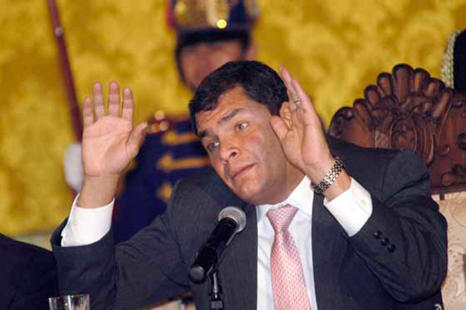 Presidente de Ecuador congela 2 años su sueldo y el de su gobierno