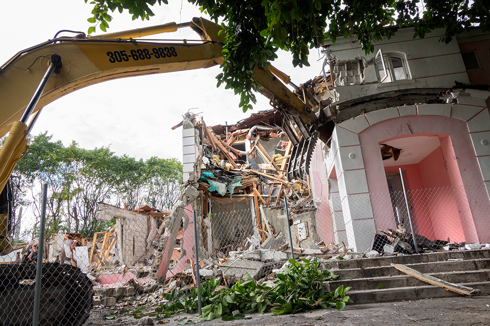 Demolición de la antigua mansión de Pablo Escobar