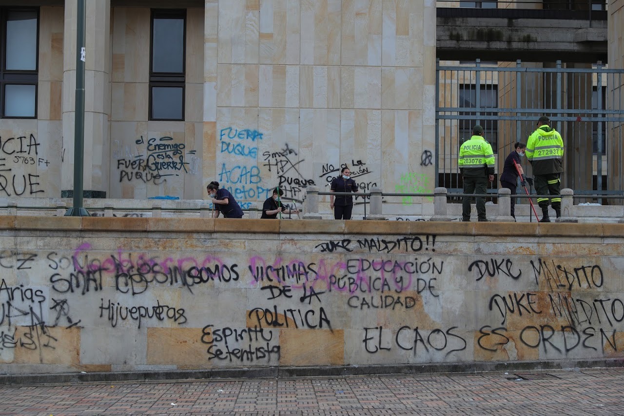 Ciudadanos y funcionarios madrugaron a limpiar la ciudad, un día después del paro