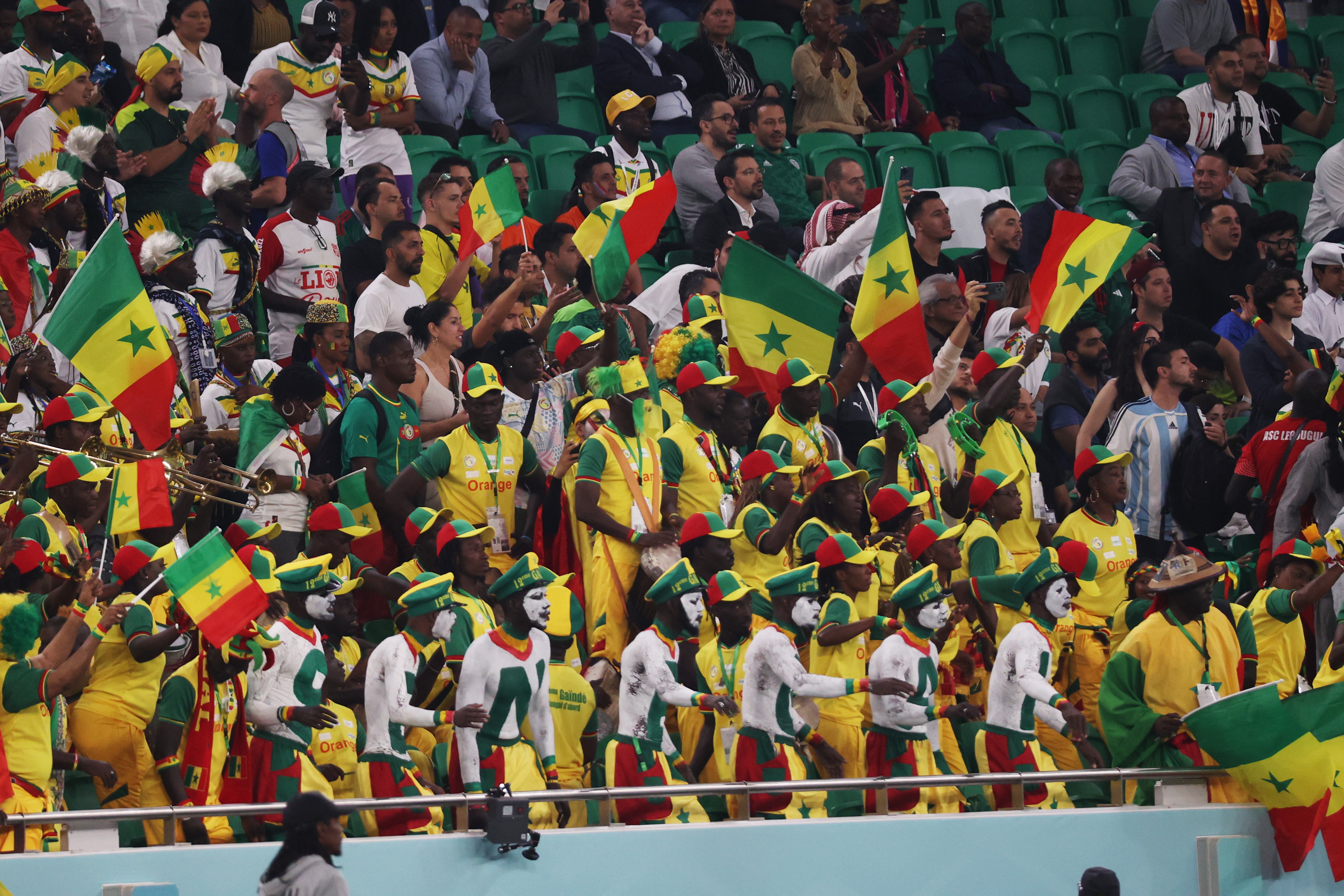 Doha (Qatar), 21/11/2022.- Fans of Senegal during the FIFA World Cup 2022 group A soccer match between Senegal and the Netherlands at Al Thumama Stadium in Doha, Qatar, 21 November 2022. (Mundial de Fútbol, Países Bajos; Holanda, Catar) EFE/EPA/Abedin Taherkenareh