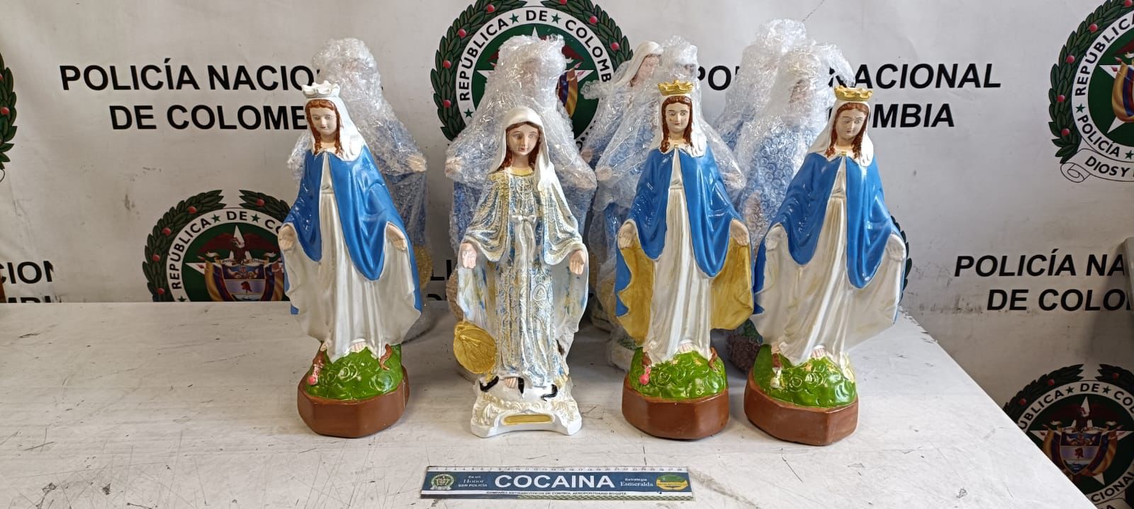 Encuentran 11 figuras de la Virgen María cargadas de cocaína en aeropuerto El Dorado