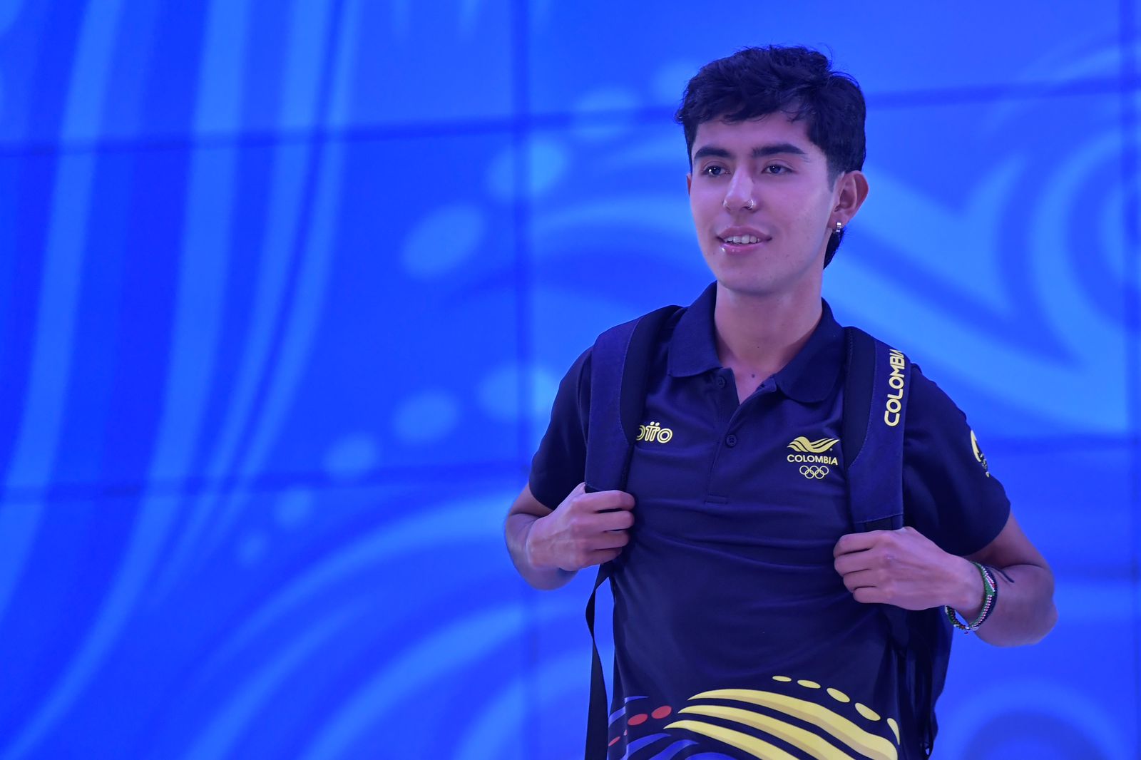 La indumentaria olímpica que recibirá cada atleta está conformada por productos diseñados exclusivamente para los deportistas olímpicos y la delegación. Los atletas contarán con accesorios infaltables para su viaje como morral, crossbody, toalla, gorra, y tula, todo bajo el mismo concepto de la gráfica de la colección.