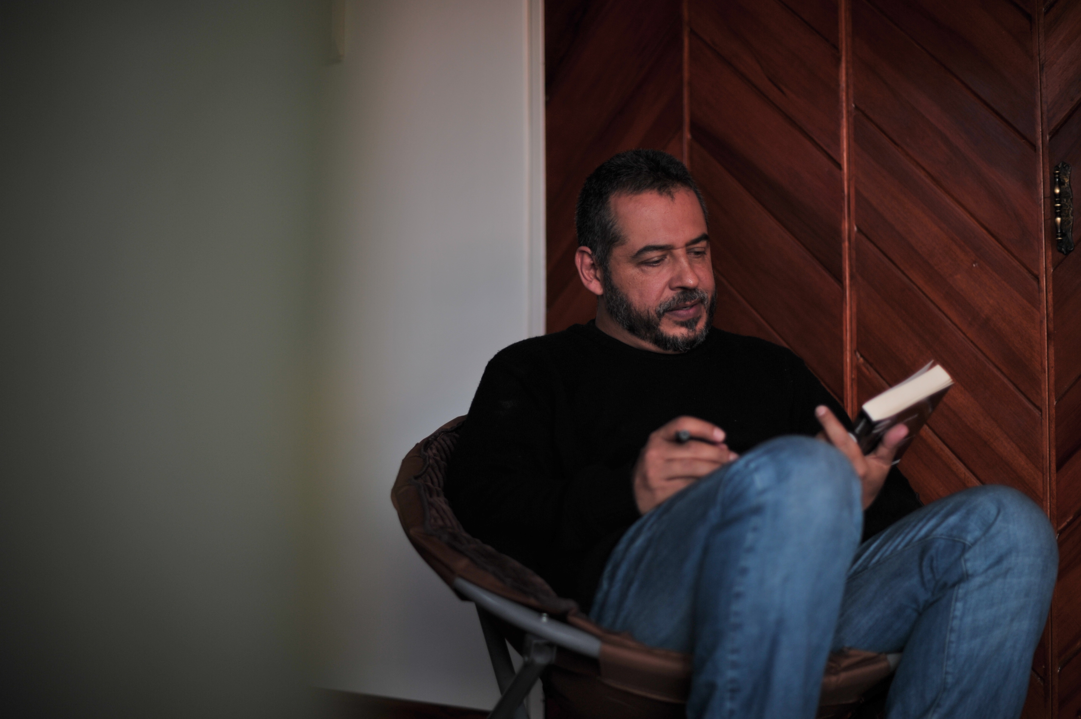 Mario Mendoza: “Personalizar el dolor es el error de la victimización contemporánea”