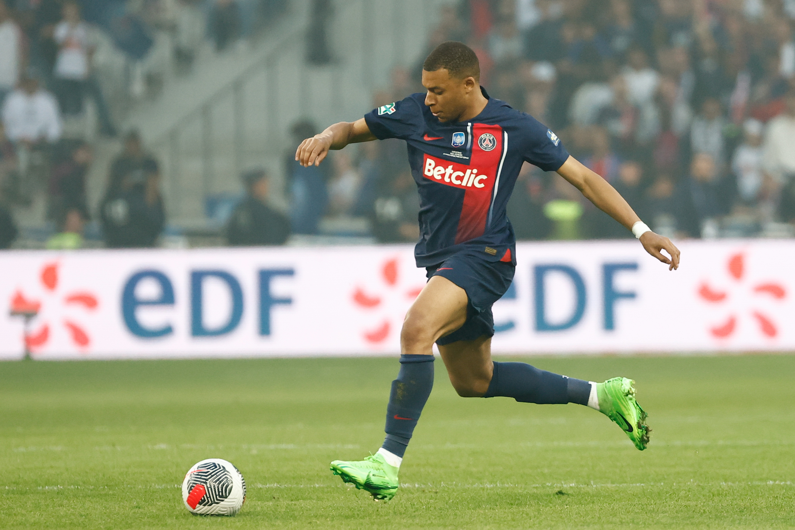 Lille (France), 25/05/2024.- Kylian Mbappe of PSG in action during the Coupe de France Final match between Olympique Lyon and Paris Saint Germain in Lille, France, 25 May 2024. (Francia) EFE/EPA/MOHAMMED BADRA
