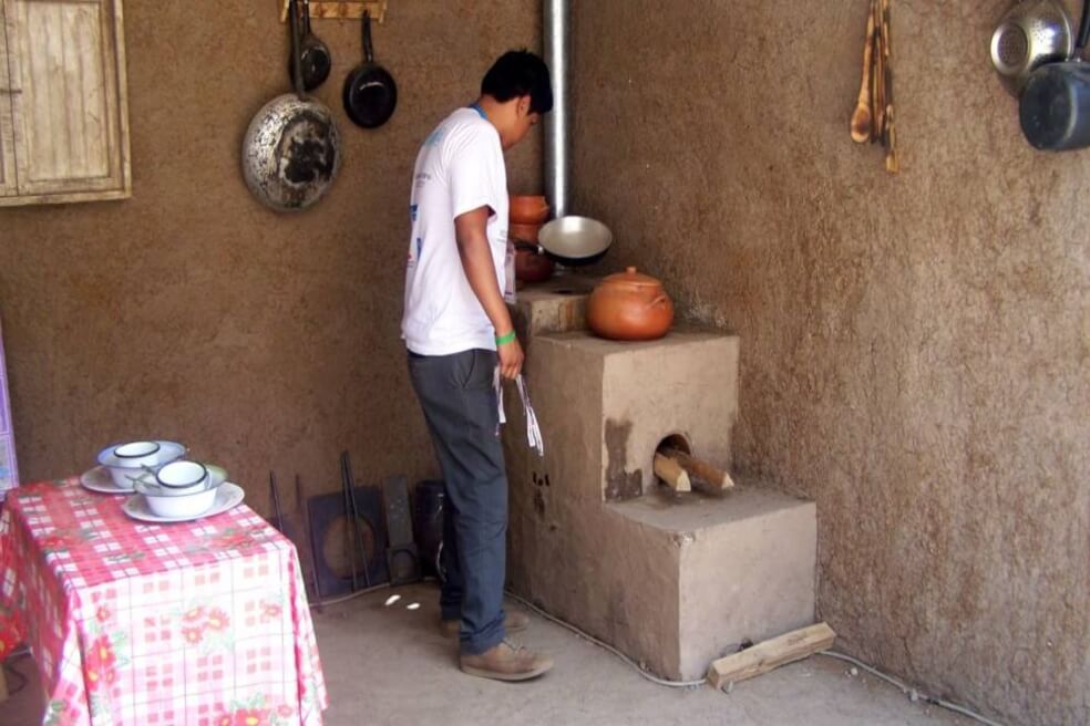 El humo de cocina es tan peligroso como el del tabaco, advierte estudio latinoamericano