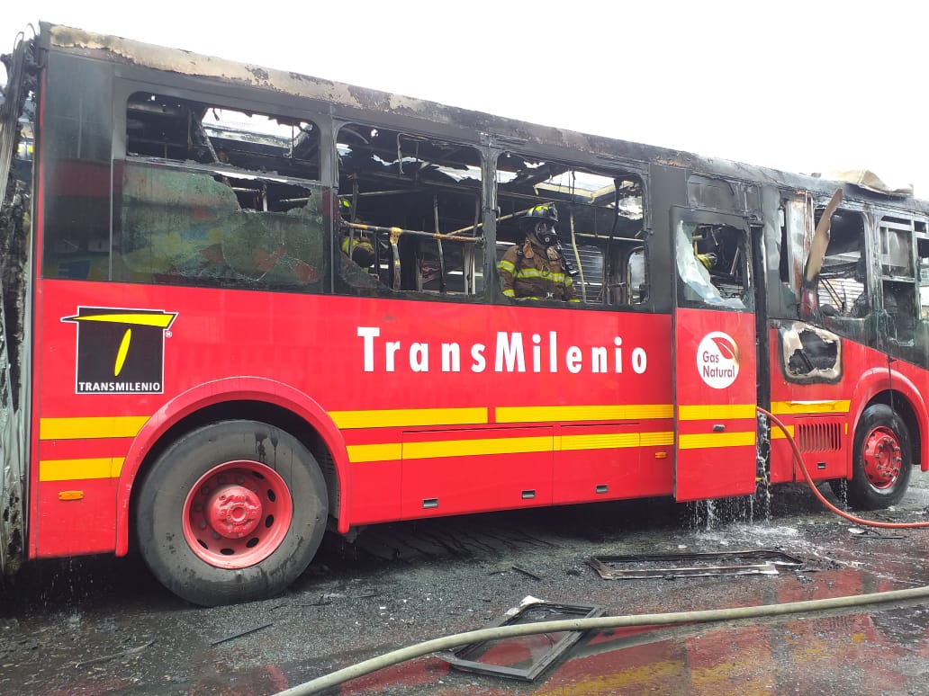 Bus de Transmilenio se incendió en la Avenida Caracas, centro de Bogotá