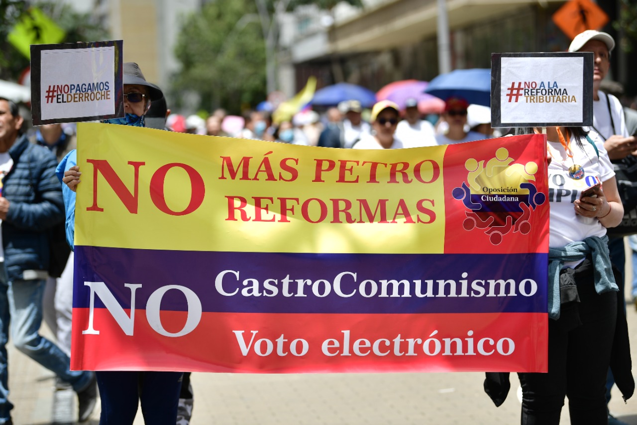 Se citaron como punto de inicio de las protestas la Plaza Héroes Caídos, CAN calle 26 y el Parque Nacional. Ambas concentraciones finalizaron en la Plaza Bolívar.