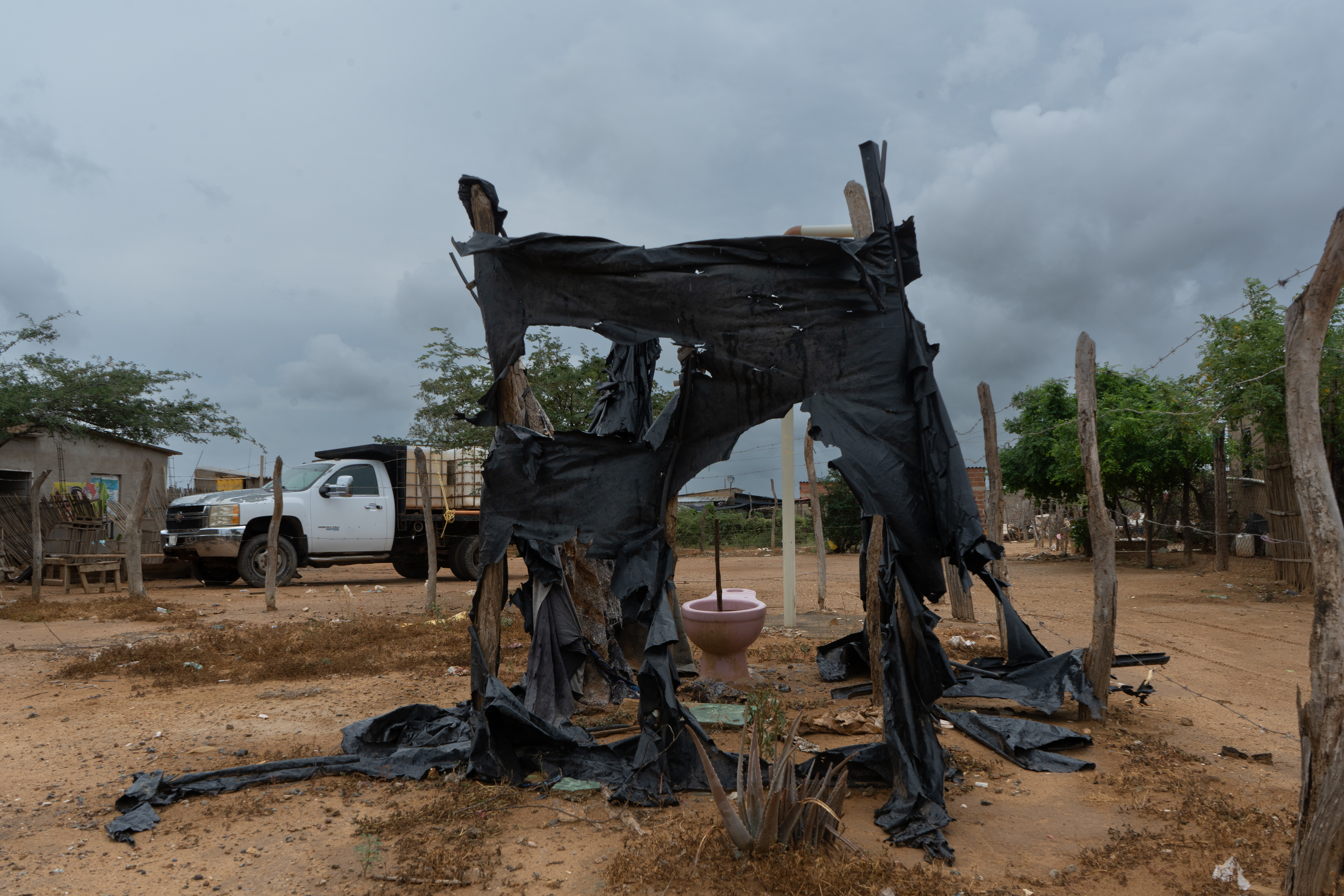 Desierto de La Guajira: un gran sanitario público, espejo de desigualdades