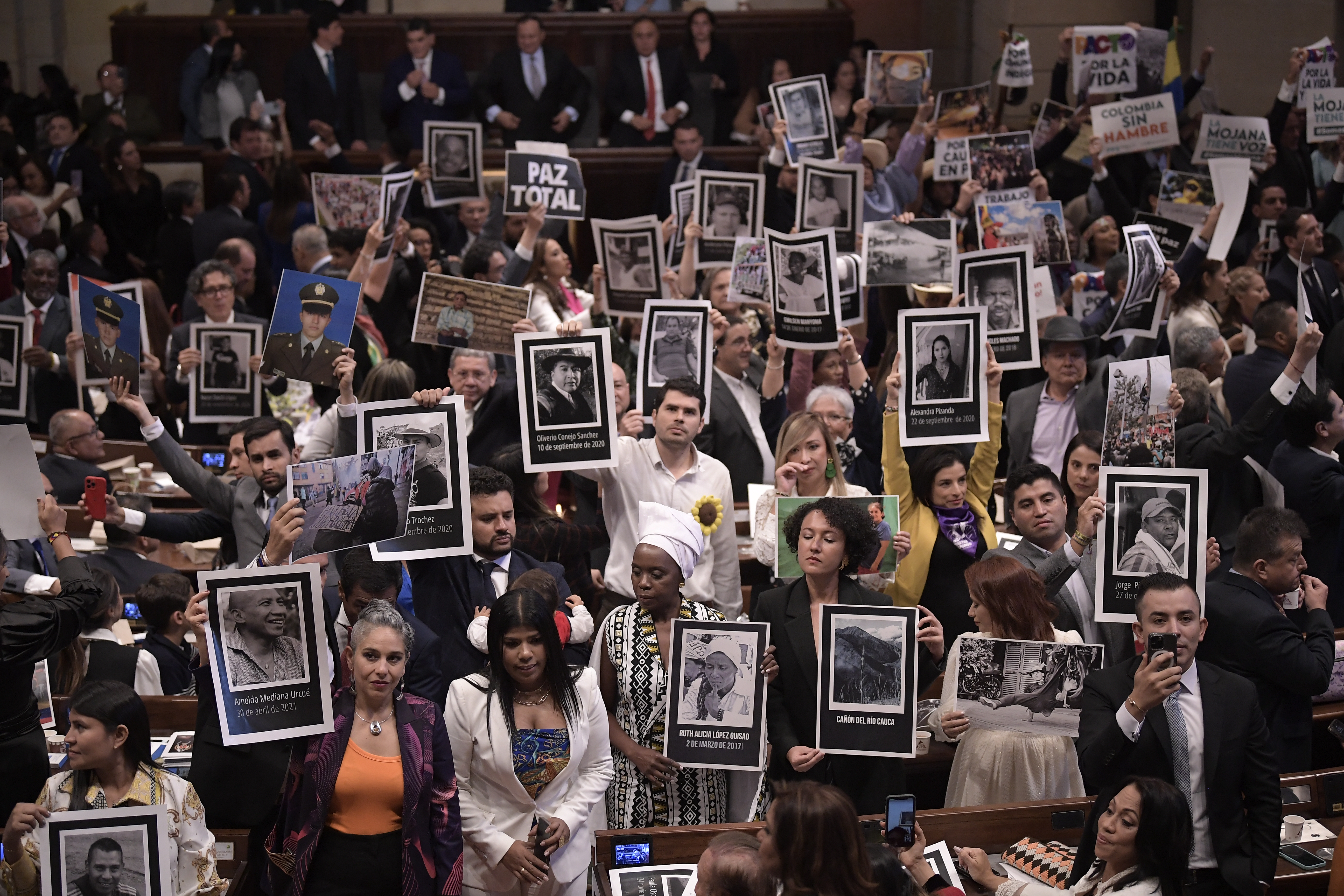 Posesión de los nuevos congresistas para el período 2022-2026 y del último discurso de Iván Duque como presidente de Colombia, el cual fue  interrumpido por abucheos y hasta gritos de “mentiroso” por parte de la bancada de oposición.