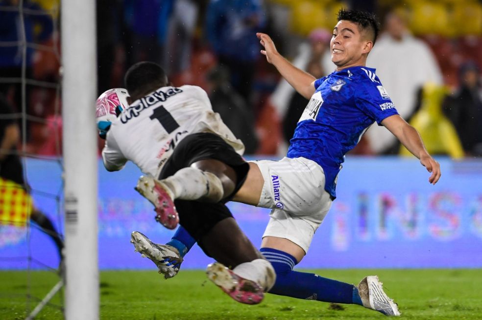 Alarmante caída en Bogotá de Millonarios, que todavía no asegura su clasificación a las finales. Pereira, con la victoria, se metió en los ocho.