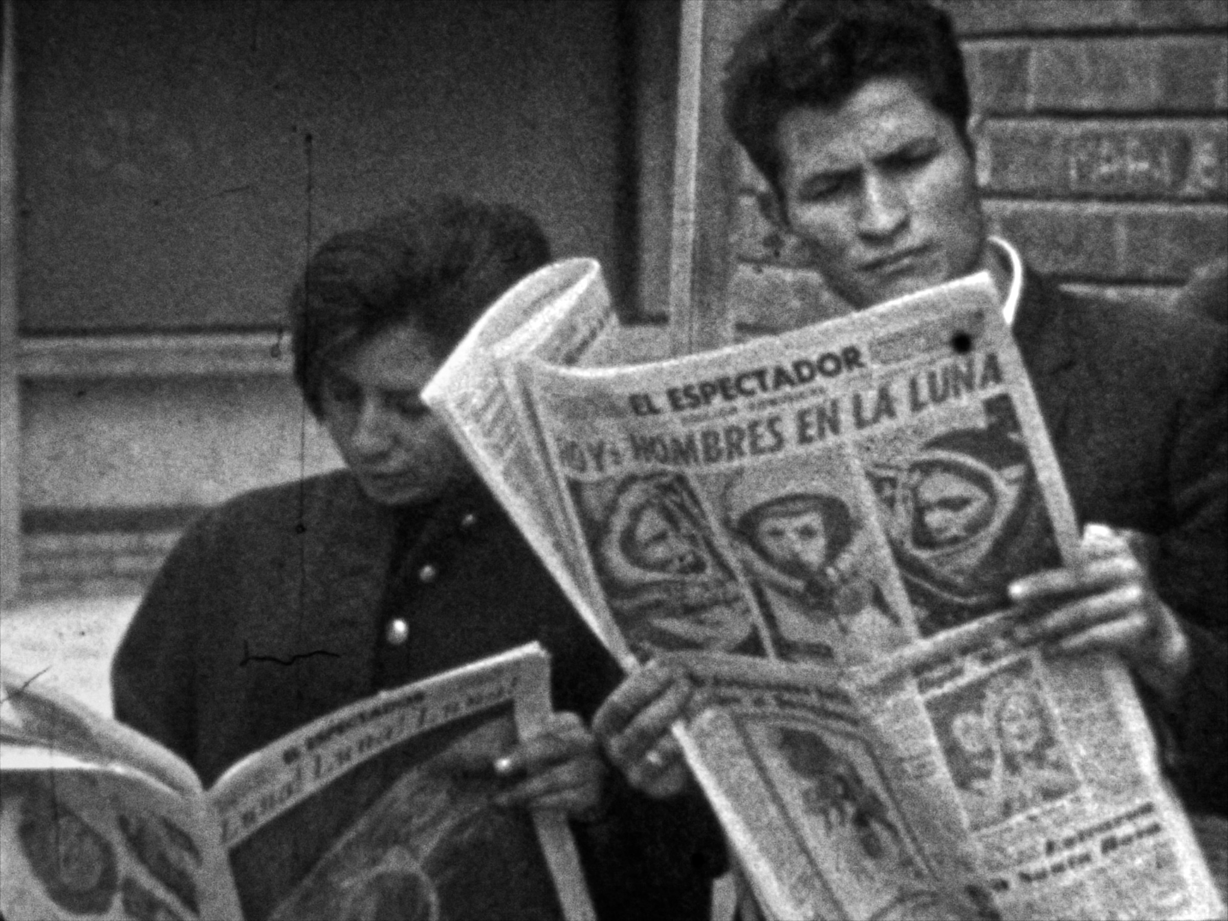 Una película de La Vulcanizadora, un viaje hacia nuestro trópico sideral a partir de memorias y archivo.
