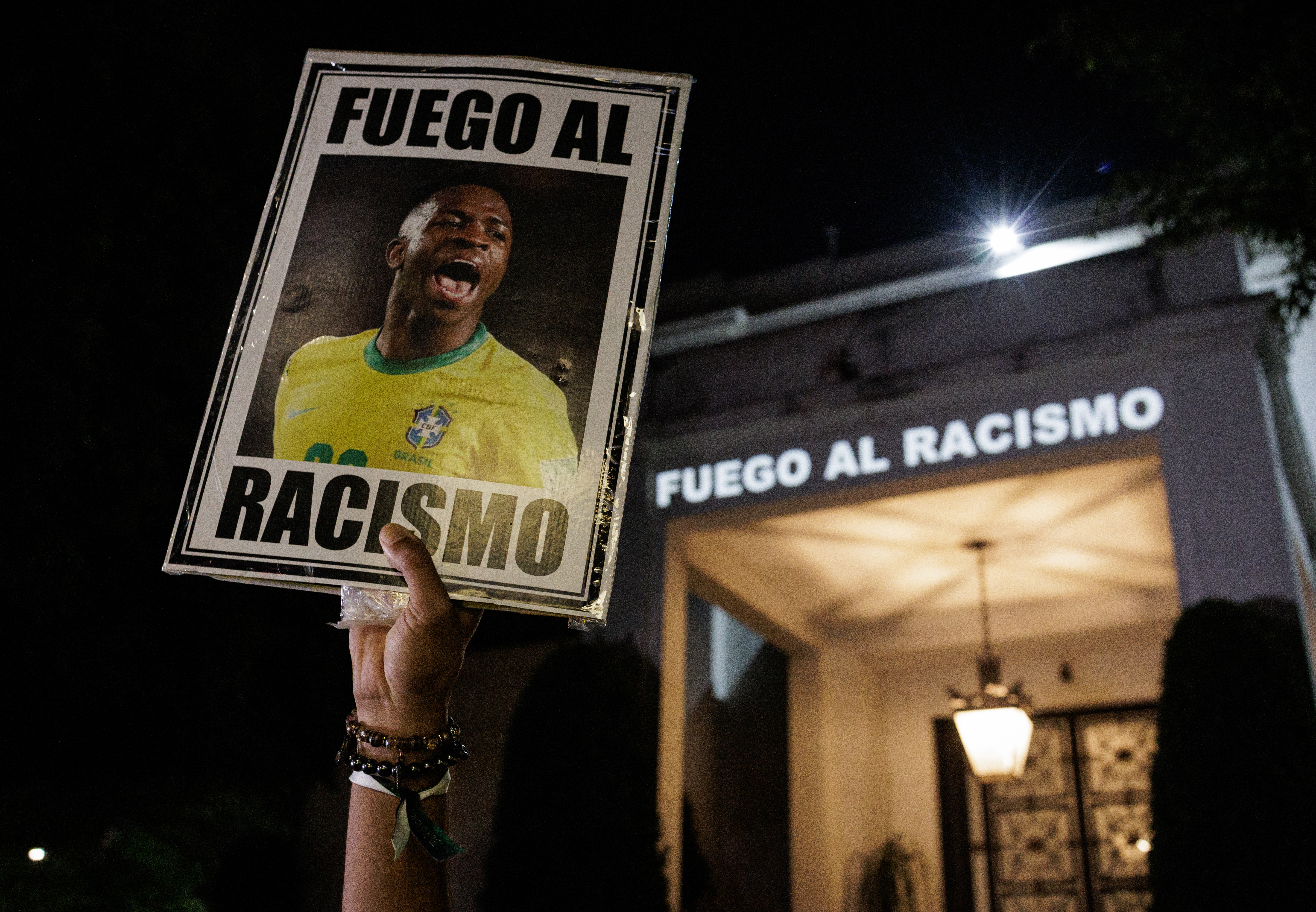 Por insultos racistas contra Vinícius Jr., ocho hinchas fueron condenados a prisión