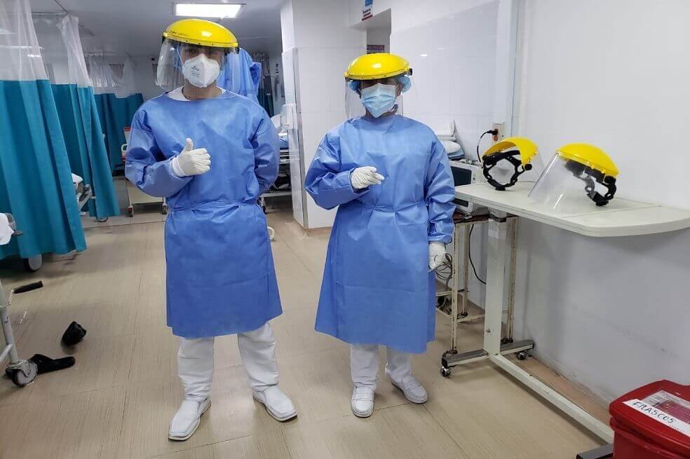 Dotar a personal médico con máscaras de «careteo» adaptadas, otra propuesta de protección
