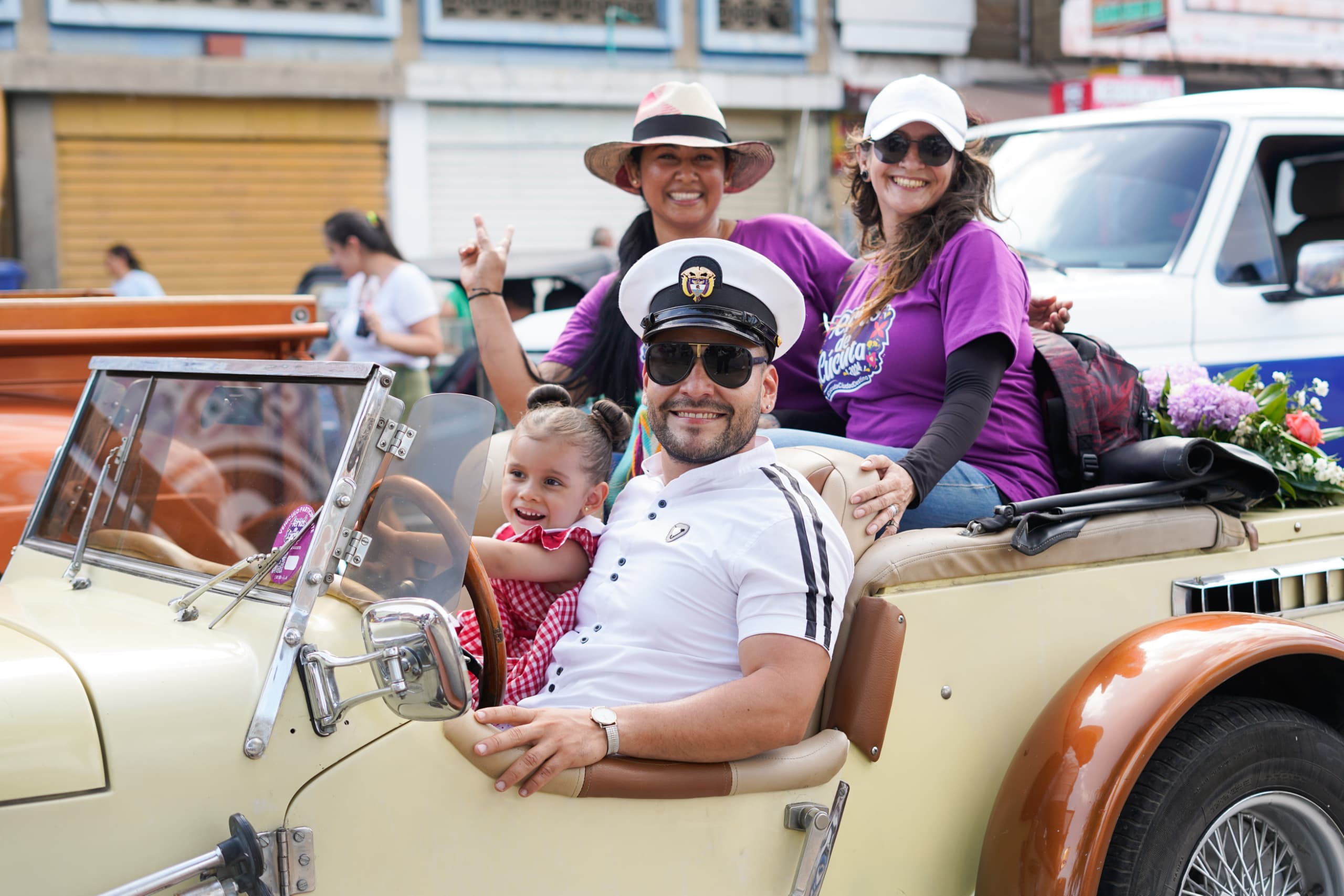 Uno de los eventos inaugurales de las Ferias de Cúcuta fue el Desfile de Carros Antiguos, que se adelantó el martes 20 de agosto, con un total de 205 vehículos de clubes automovilísticos, 20 carros independientes, 40 motocicletas y bicicletas.