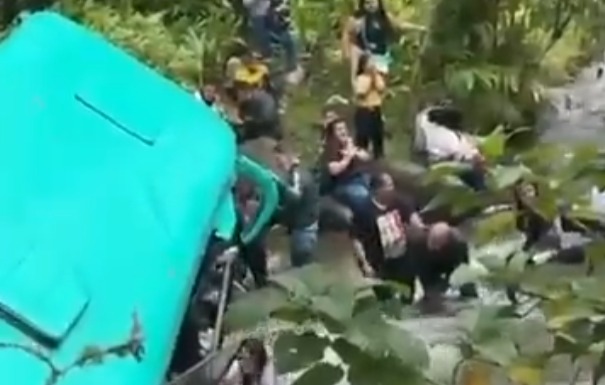 Bus se accidentó en Salento, Quindío: esto se sabe de la salud de los 33 pasajeros