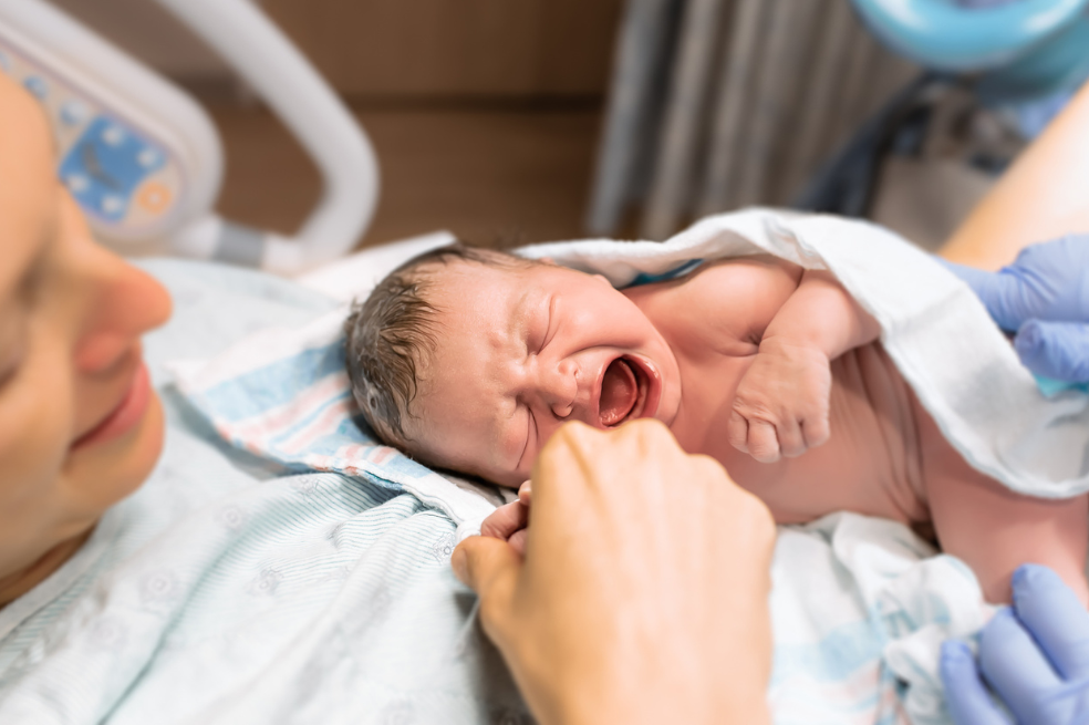 ¿Afecta a los hijos que sus madres trabajen? La evidencia científica apunta a otra dirección