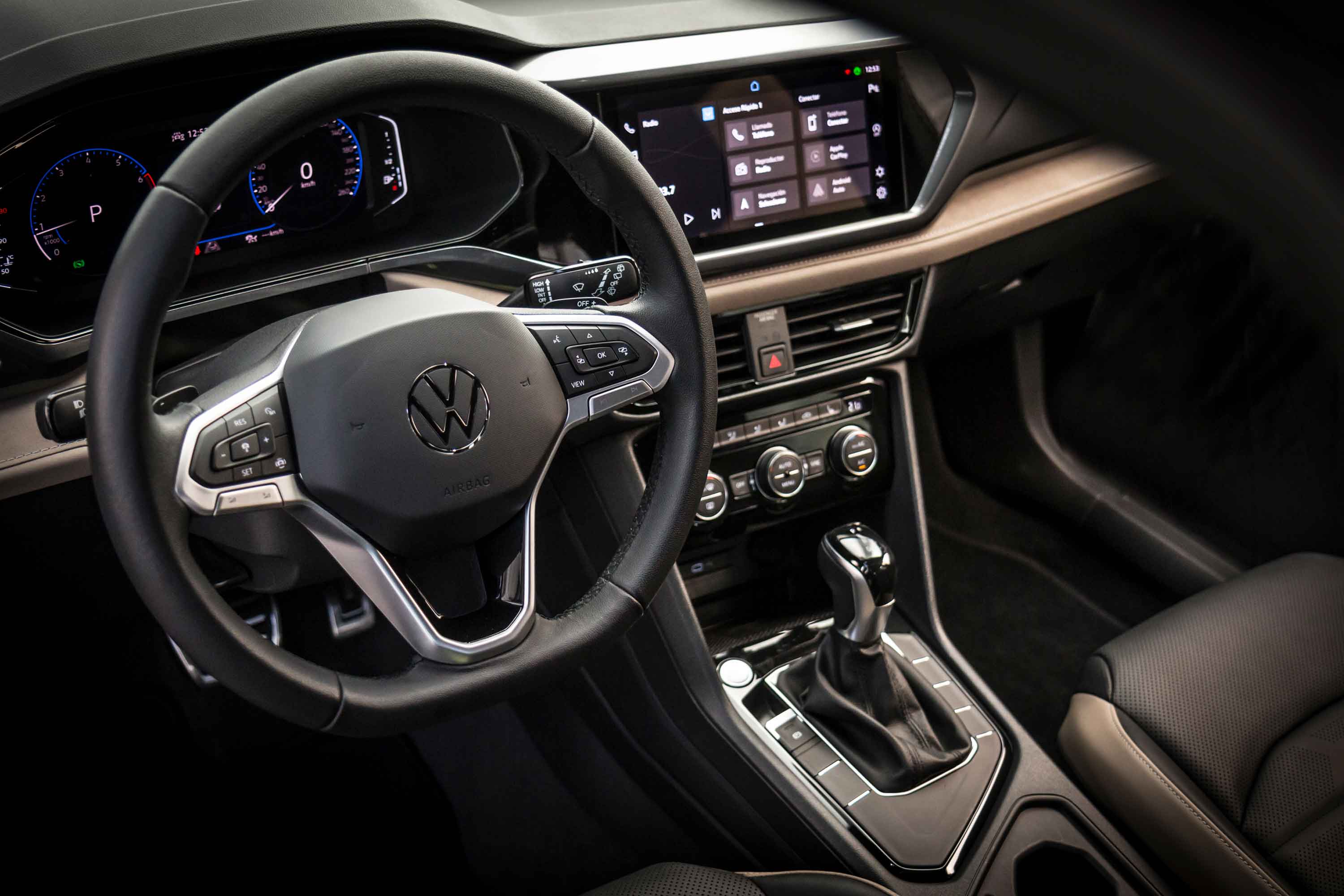 Volkswagen Taos.
