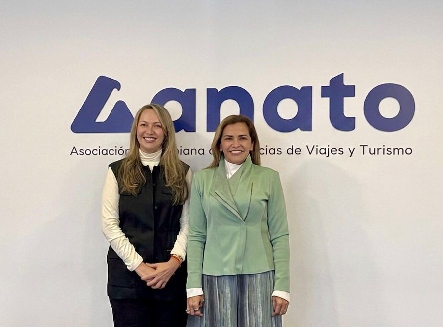 Presidente ejecutiva del gremio, Paula Cortés Calle; y la gobernadora del departamento, Rafaela Cortés.