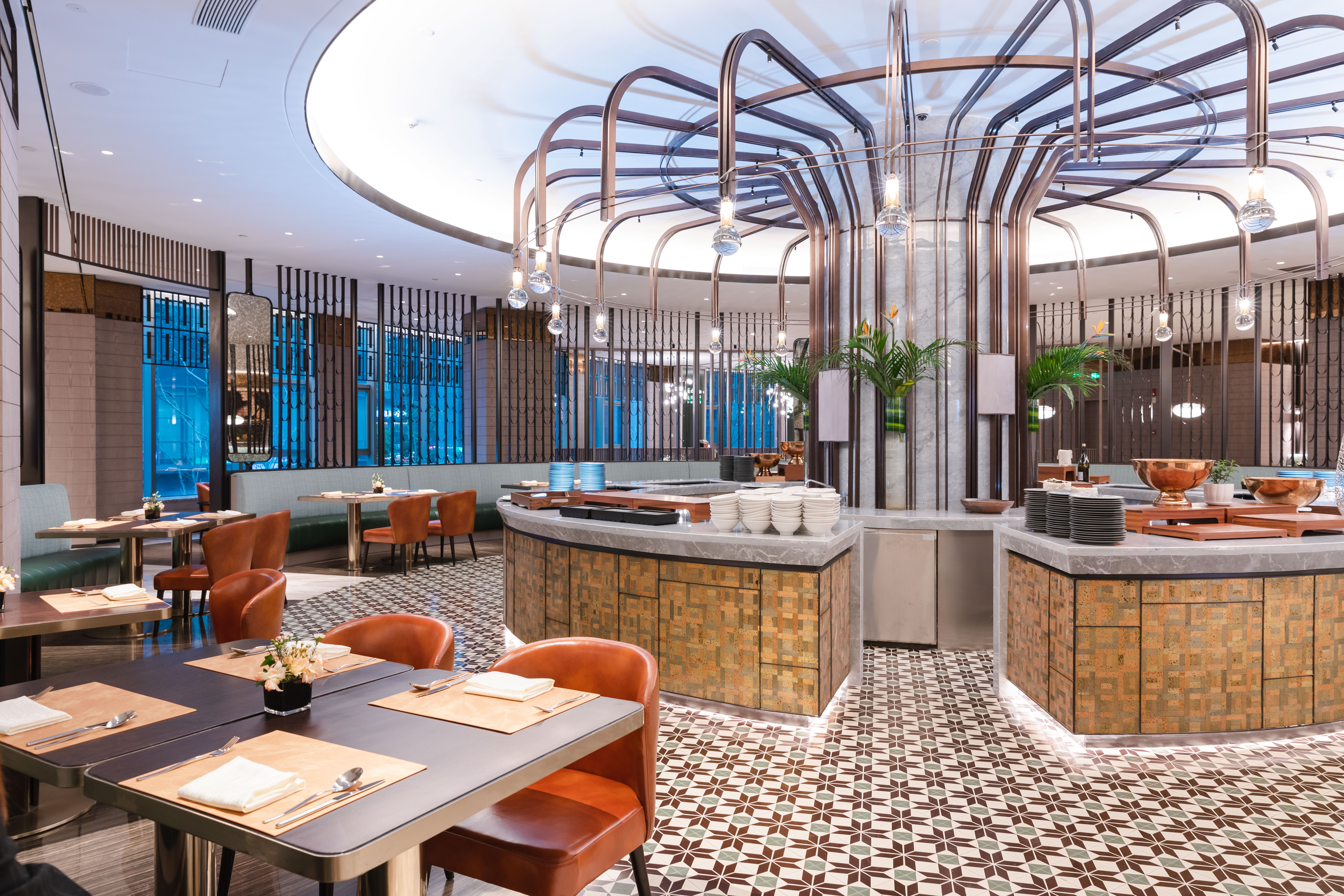 Sofitel Hangzhou Yingguan cuenta con 580 habitaciones y suites bien equipadas que incluyen 25 habitaciones familiares con un diseño inspirado en el libro "El Principito".