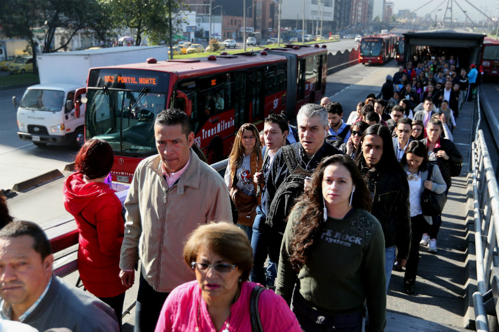 Peñalosa plantea impuesto a carros particulares para subsidiar el transporte público