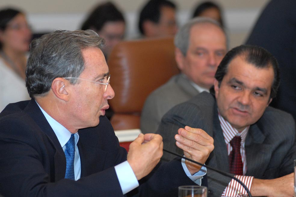 El camino del uribismo a la victimización