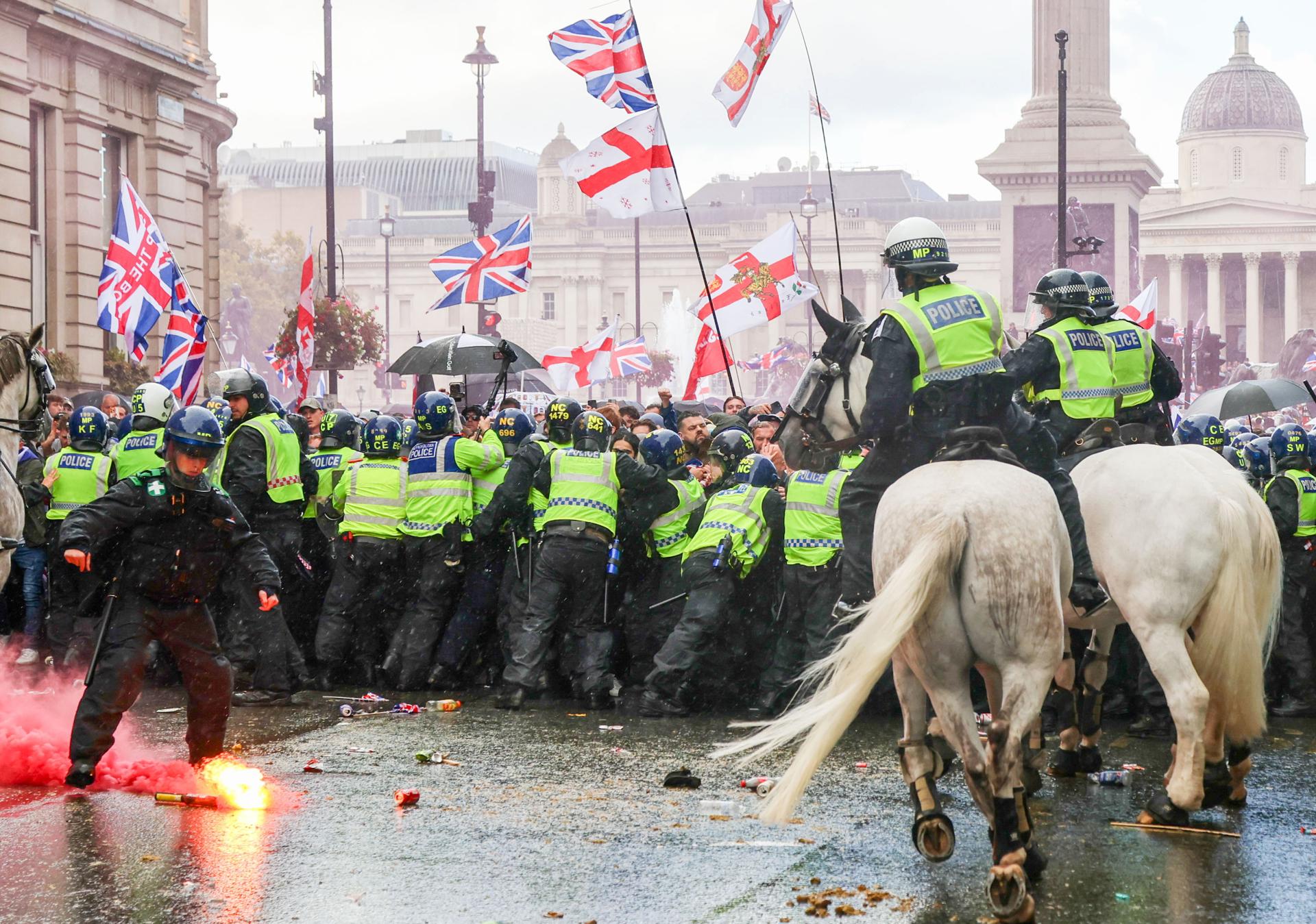 Impresionante manifestación en Londres: activista de ultraderecha convoca a 100.000 personas