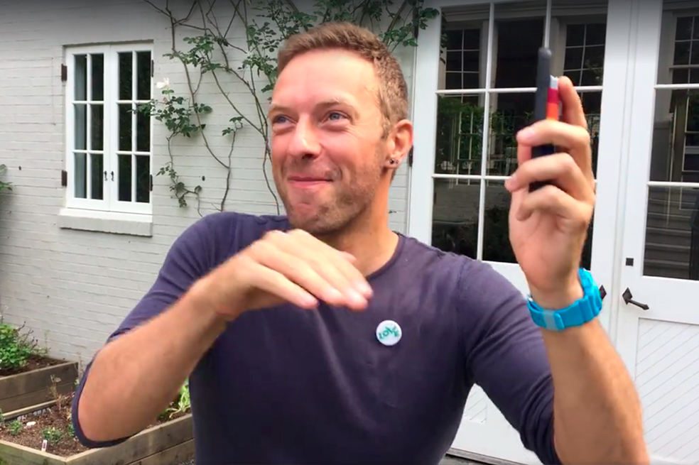 Chris Martin baila «Me enamoré» para dar una noticia sobre Shakira