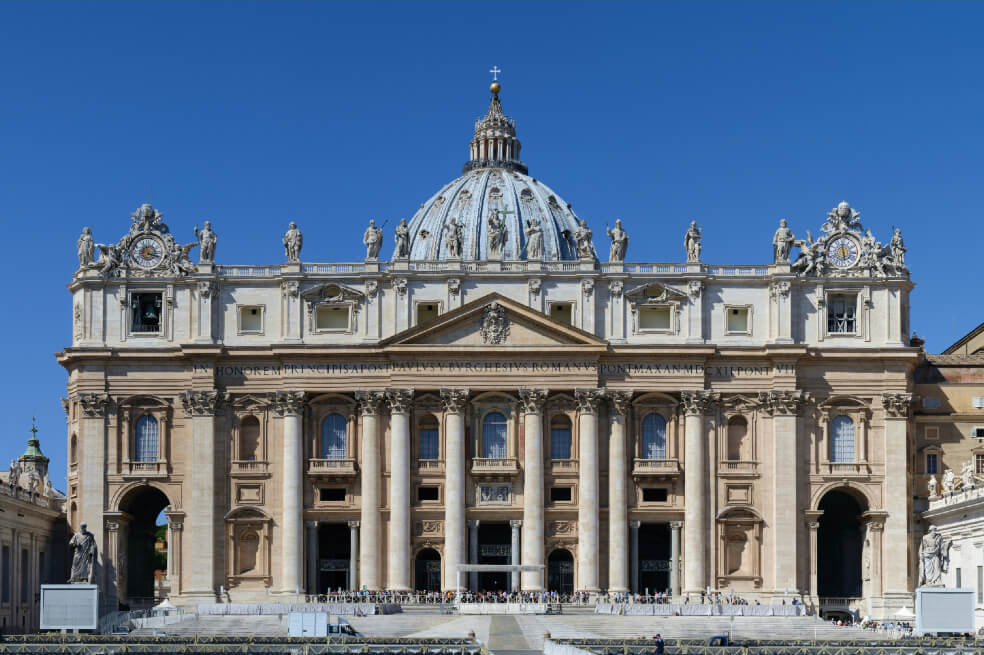 Este lunes por la mañana, la famosa basílica de San Pedro, en el corazón del Vaticano, reabrió sus puertas a los visitantes, después de estar cerrada desde el 10 de marzo. / Archivo particular