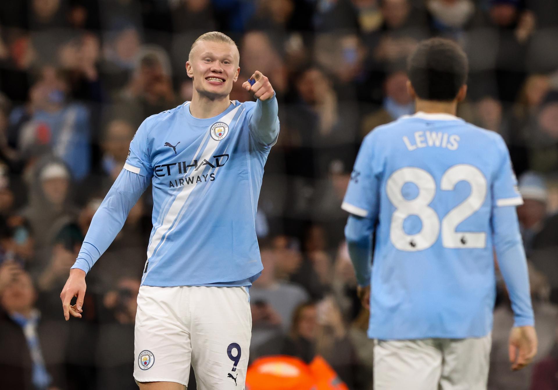 MANCHESTER (United Kingdom), 21/12/2025.- Manchester City's Erling Haaland celebrates scoring his side's third goal during the English Premier League match between Manchester City FC and West Ham United, in Manchester, Britain, 20 December 2025. (Reino Unido) EFE/EPA/ALEX DODD EDITORIAL USE ONLY. No use with unauthorized audio, video, data, fixture lists, club/league logos, 'live' services or NFTs. Online in-match use limited to 120 images, no video emulation. No use in betting, games or single club/league/player publications.
